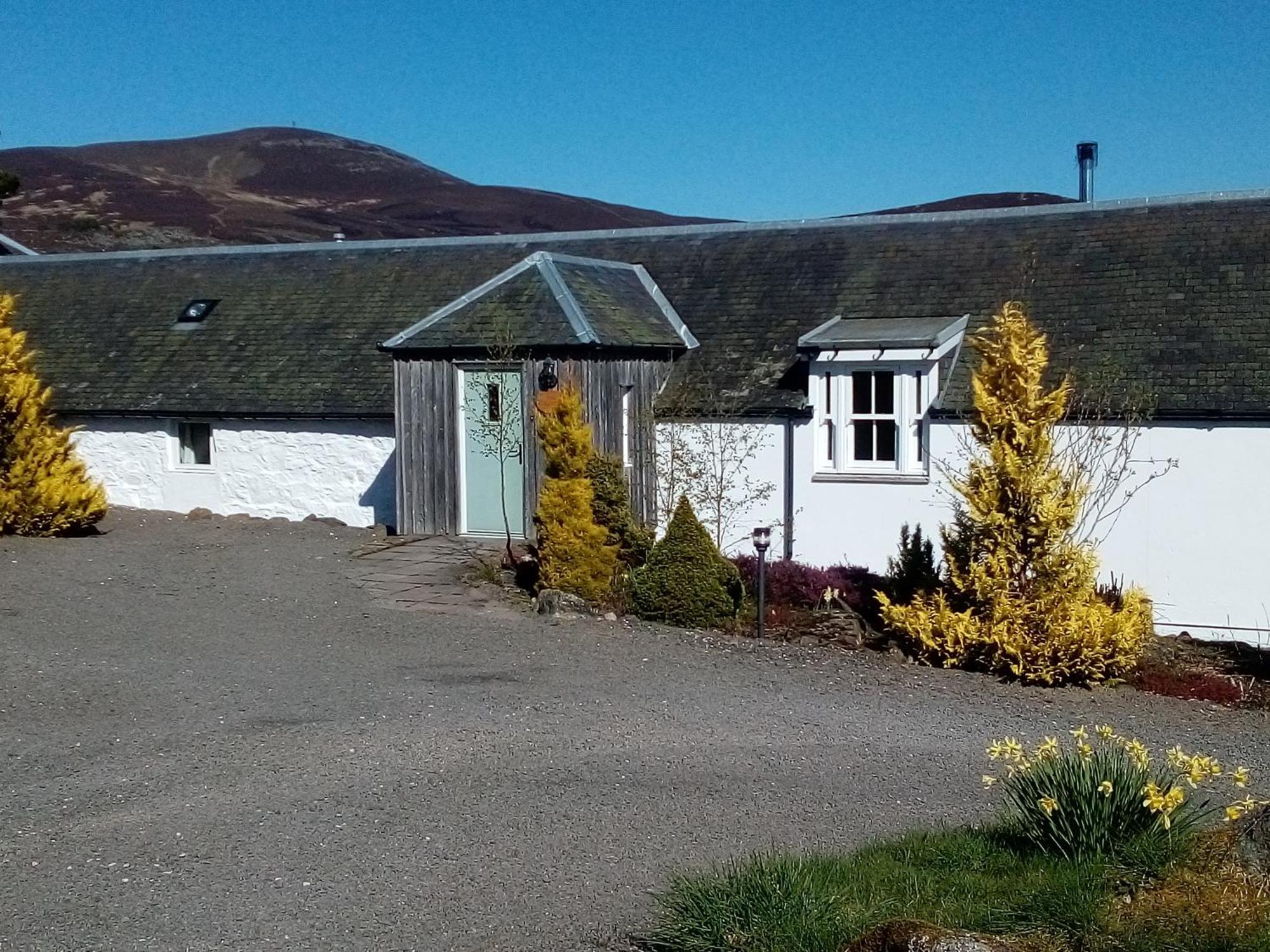 Dalnoid Cottages & Treehouses Nr Glenshee Spittal of Glenshee Exterior foto