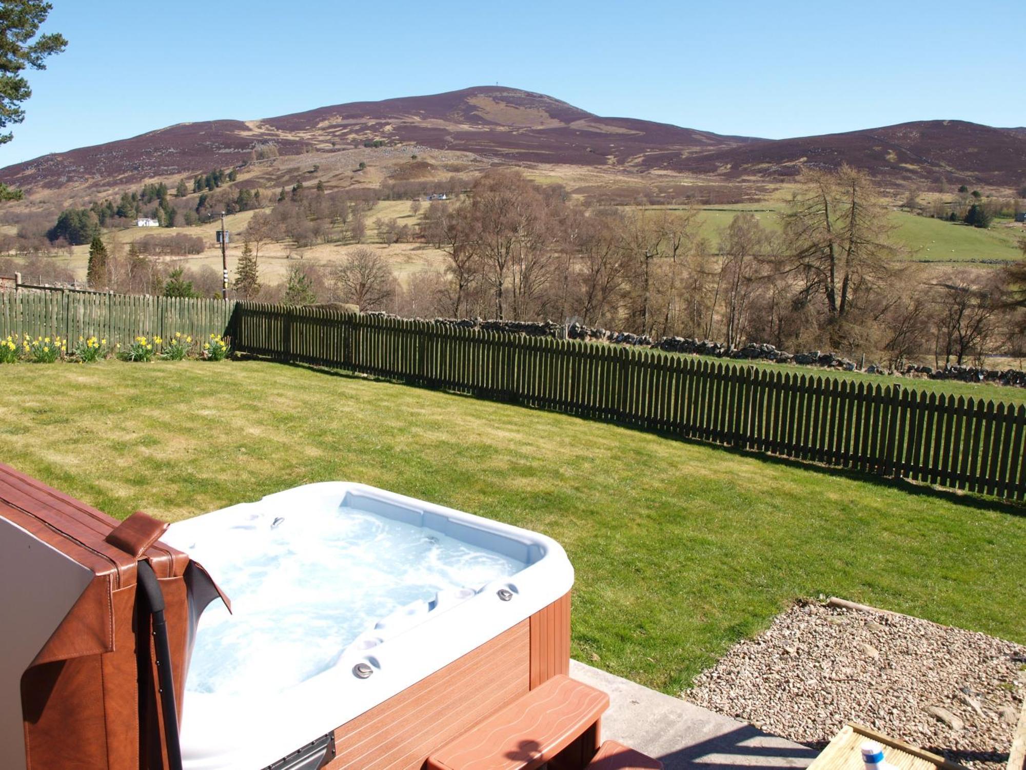 Dalnoid Cottages & Treehouses Nr Glenshee Spittal of Glenshee Exterior foto